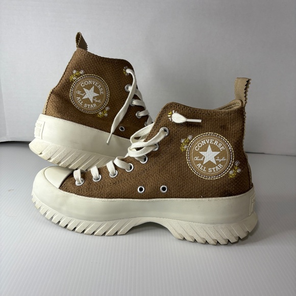 Converse Chuck Taylor All Star Lugged 2.0 Hi Shoe Womens 10 Sand Dune Floral - Picture 1 of 9